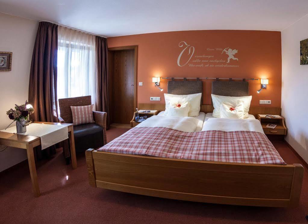 Landhotel Gasthaus Zum Pflug Zell am Harmersbach Exterior photo